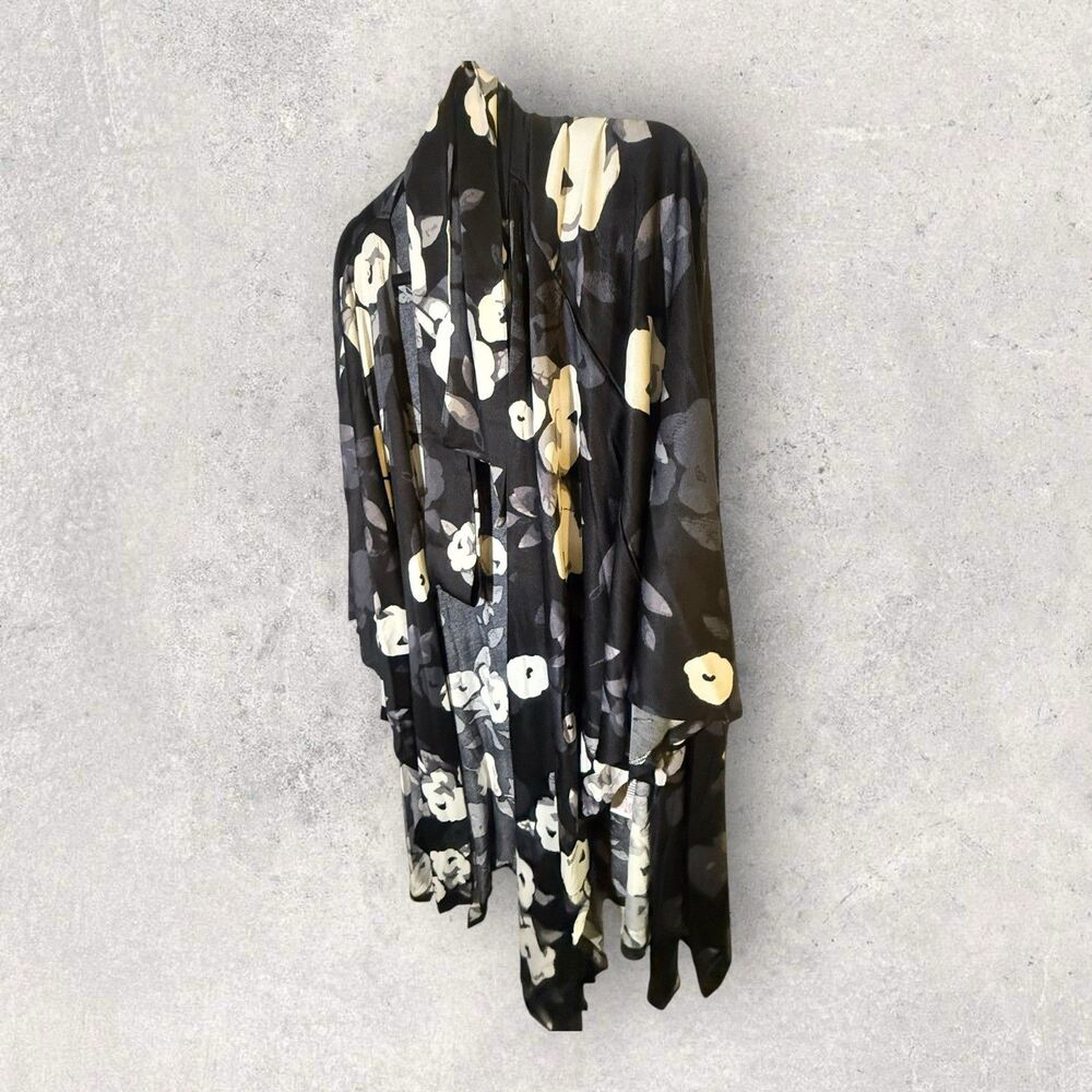 NWT Lularoe Savannah Large / XLarge  Black, White Floral Print Kimono